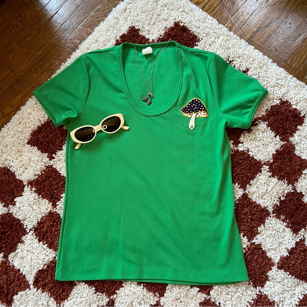 🍄 Vintage Hand Embroidered Tshirt